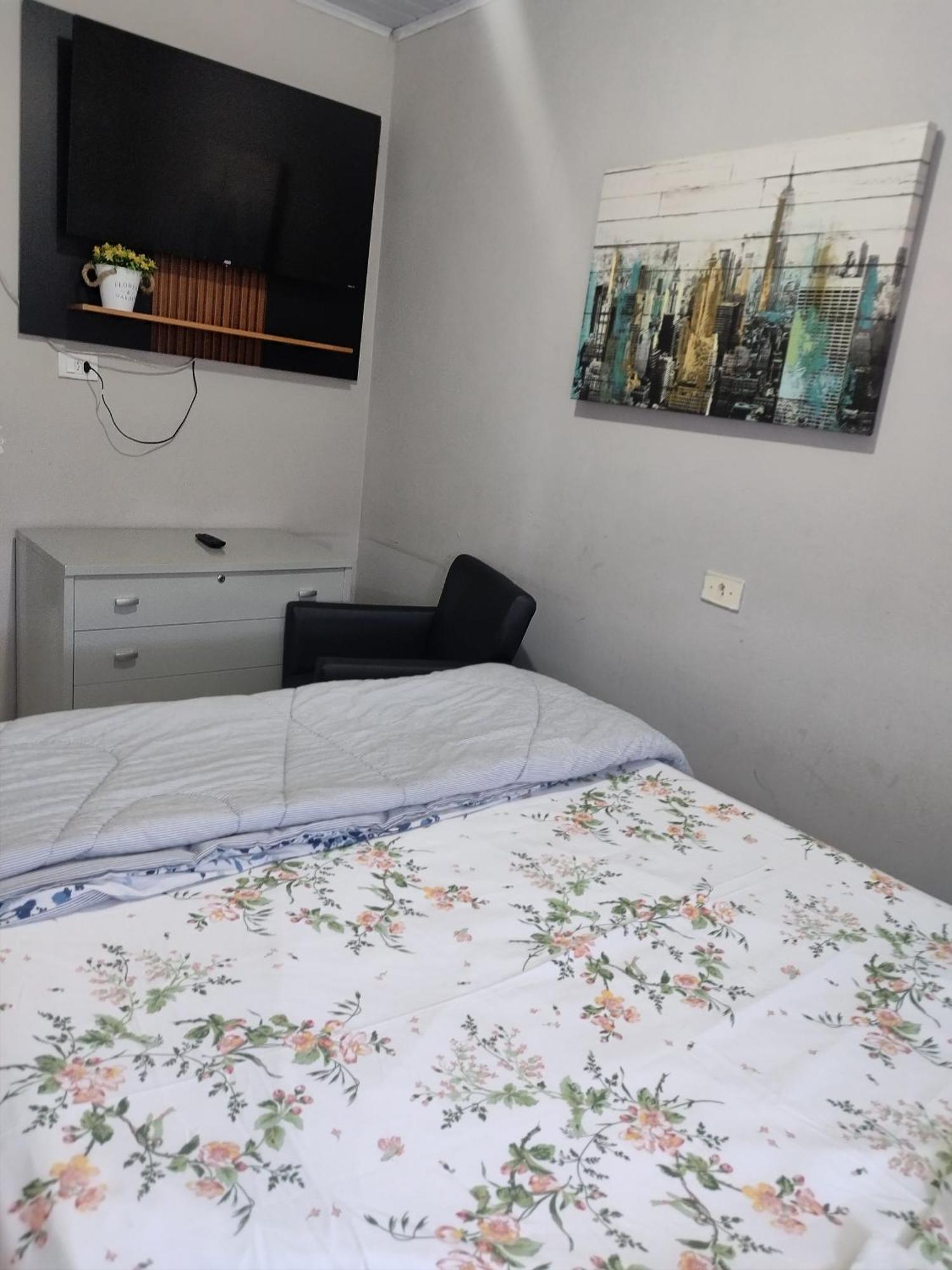 Vitoria Hostel Гуарульюс Экстерьер фото